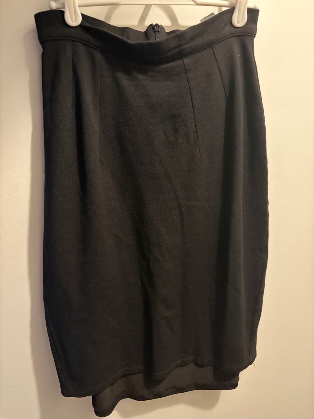 La Femme En Noir Vamp Pencil Skirt in Black
